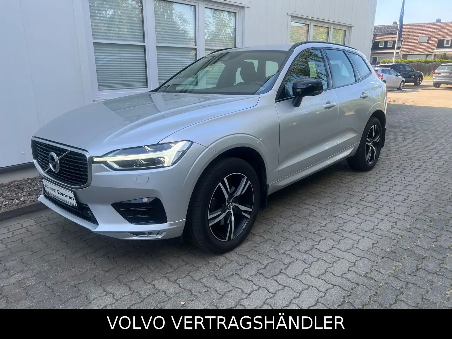 Volvo XC60 D4 Geartronic R Design AHK GARANTIE Silber - 1