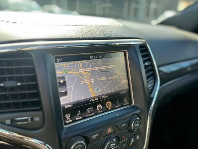 Jeep Grand Cherokee view 15