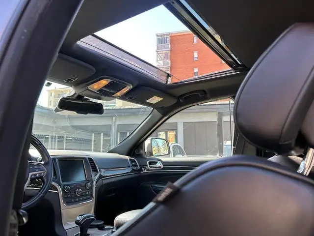 Jeep Grand Cherokee view 12