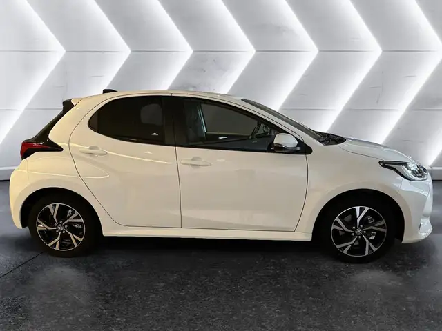 Toyota Yaris view 4