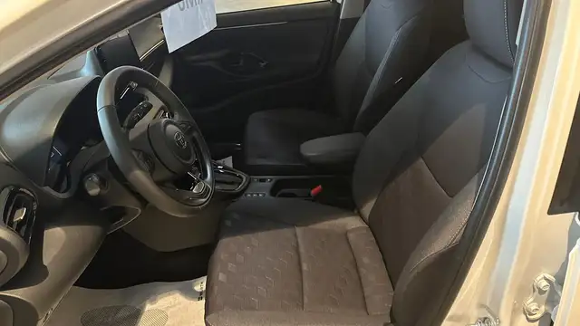 Toyota Yaris view 14