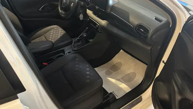Toyota Yaris view 19