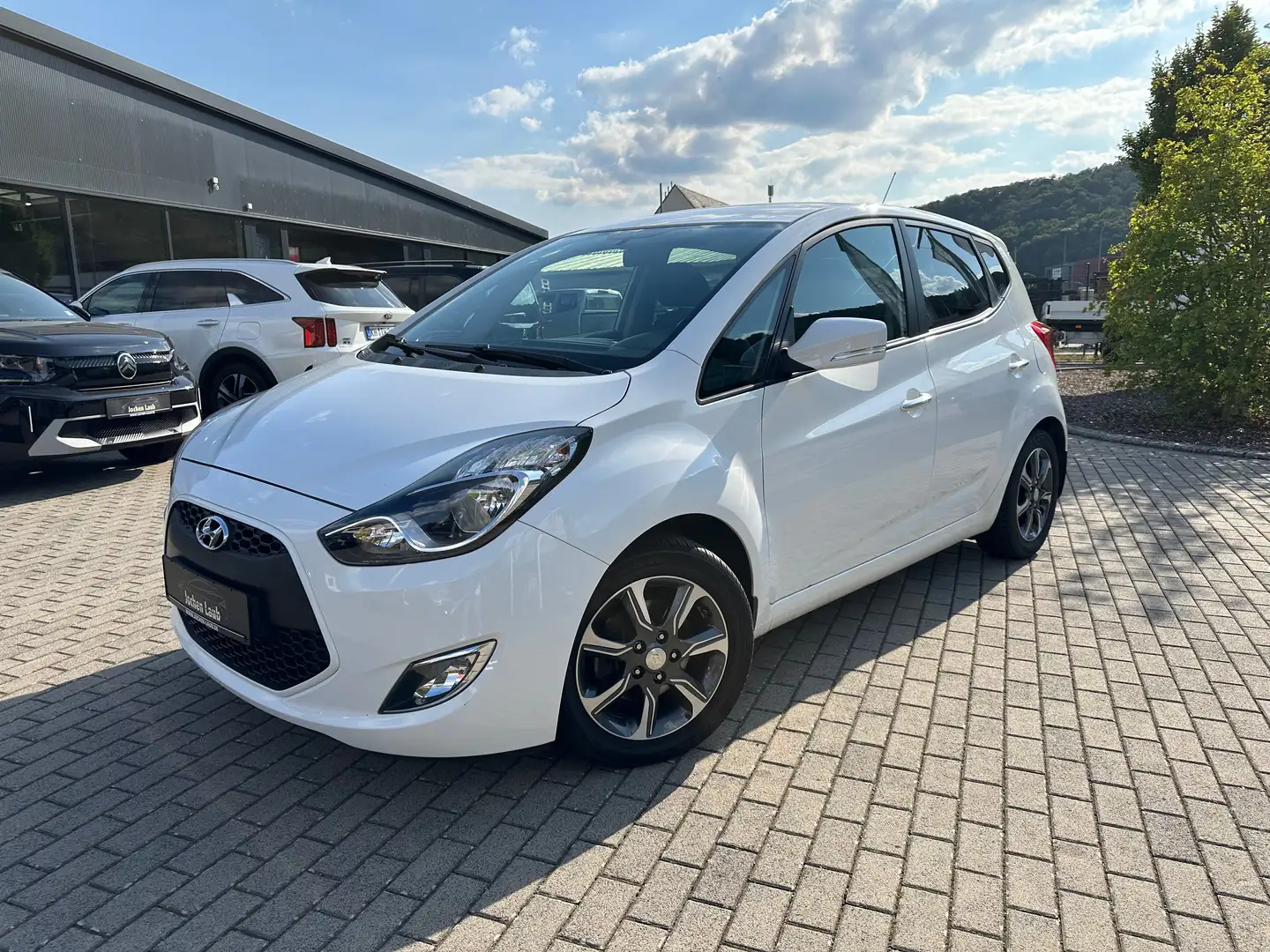 Hyundai iX20 1.4 blue Classic inkl. Winterkomplettradsatz + AHK Blanc - 1