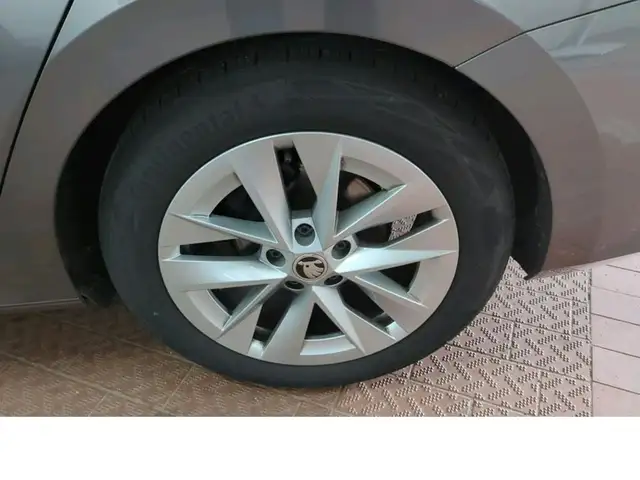 Skoda Octavia view 6