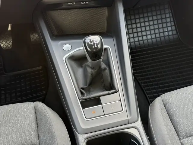 Volkswagen Golf view 12