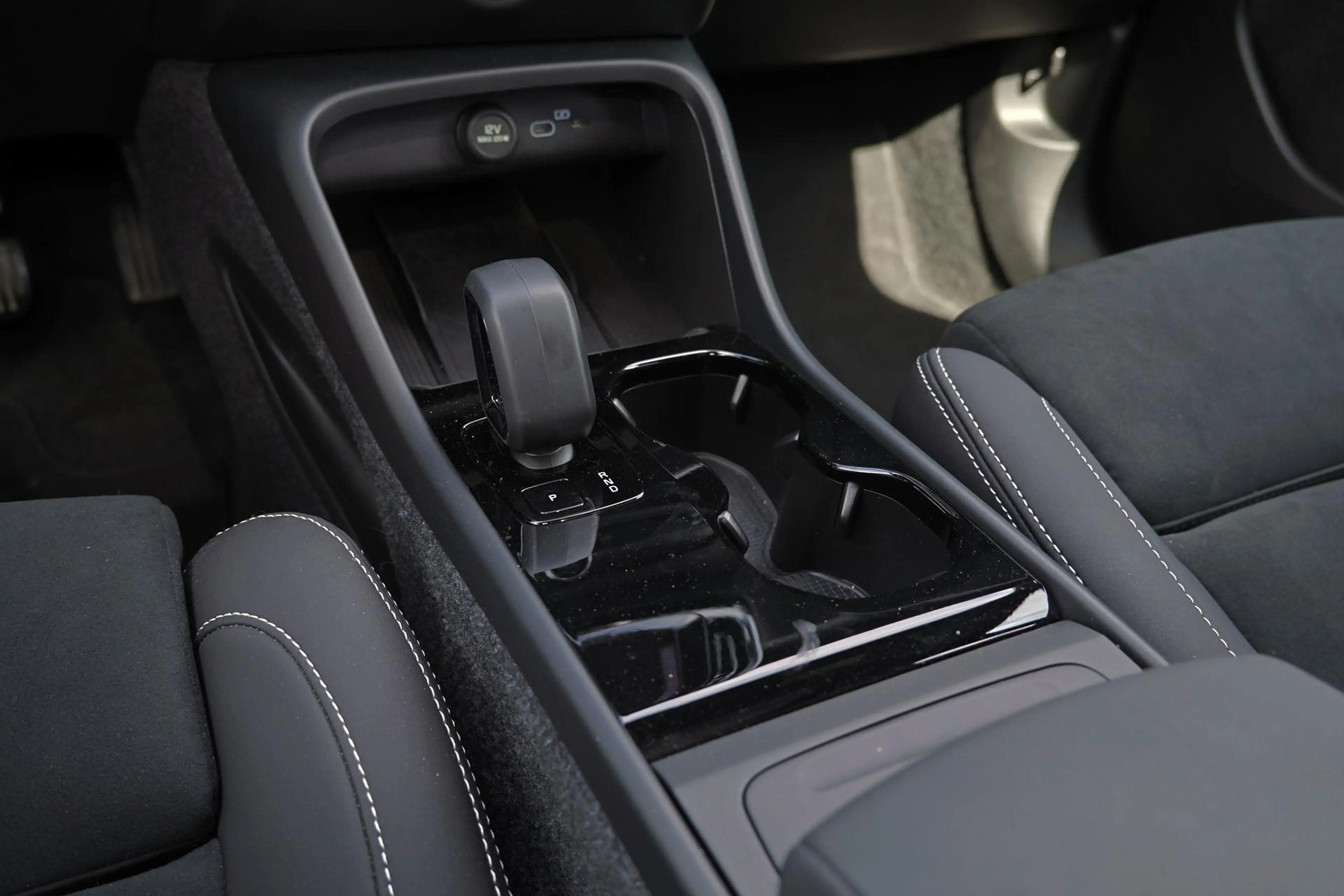 Volvo EX40 Twin Motor Performance Ultra Dark Edition 82 kWh - — photo 11