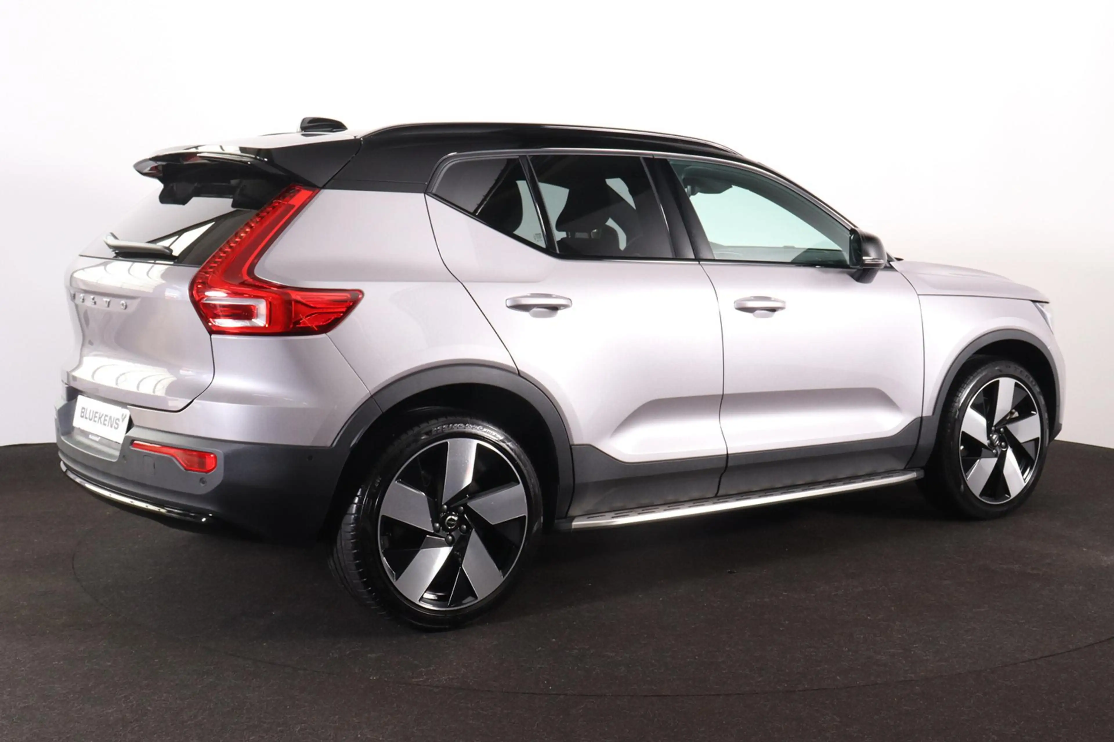 Volvo EX40 Twin Motor Performance Ultra Dark Edition 82 kWh - — photo 5