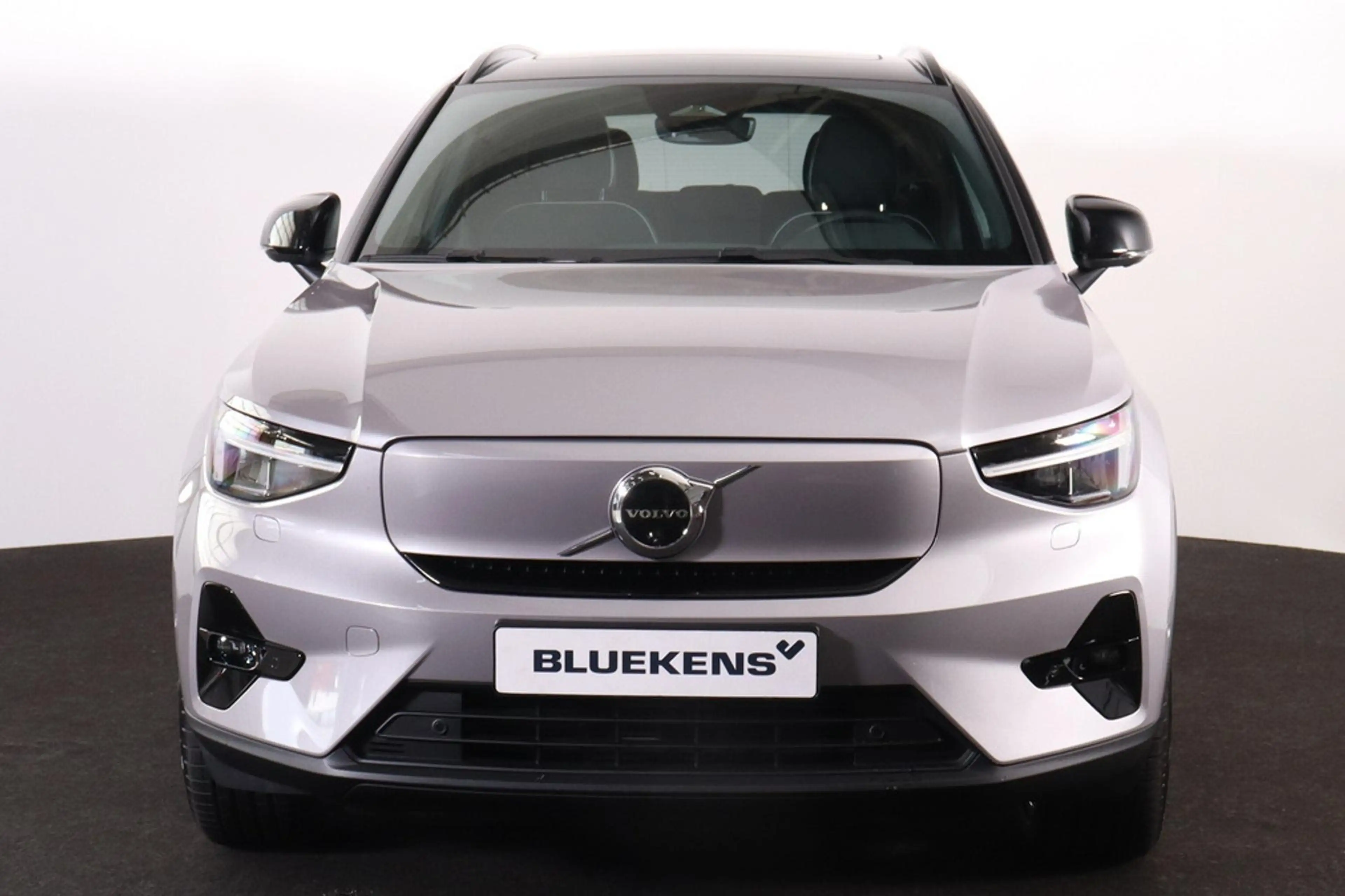 Volvo EX40 Twin Motor Performance Ultra Dark Edition 82 kWh - — photo 2