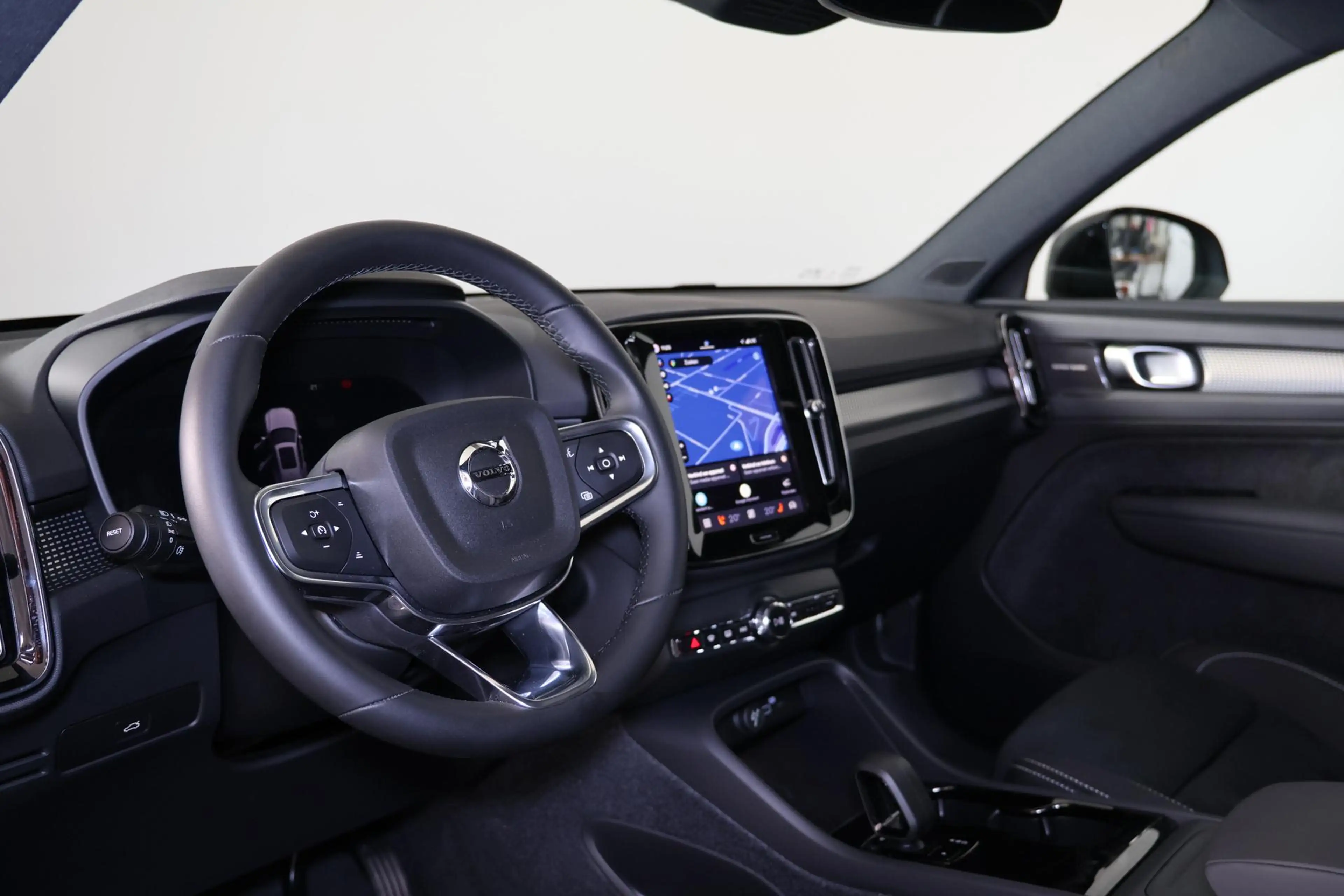 Volvo EX40 Twin Motor Performance Ultra Dark Edition 82 kWh - — photo 14