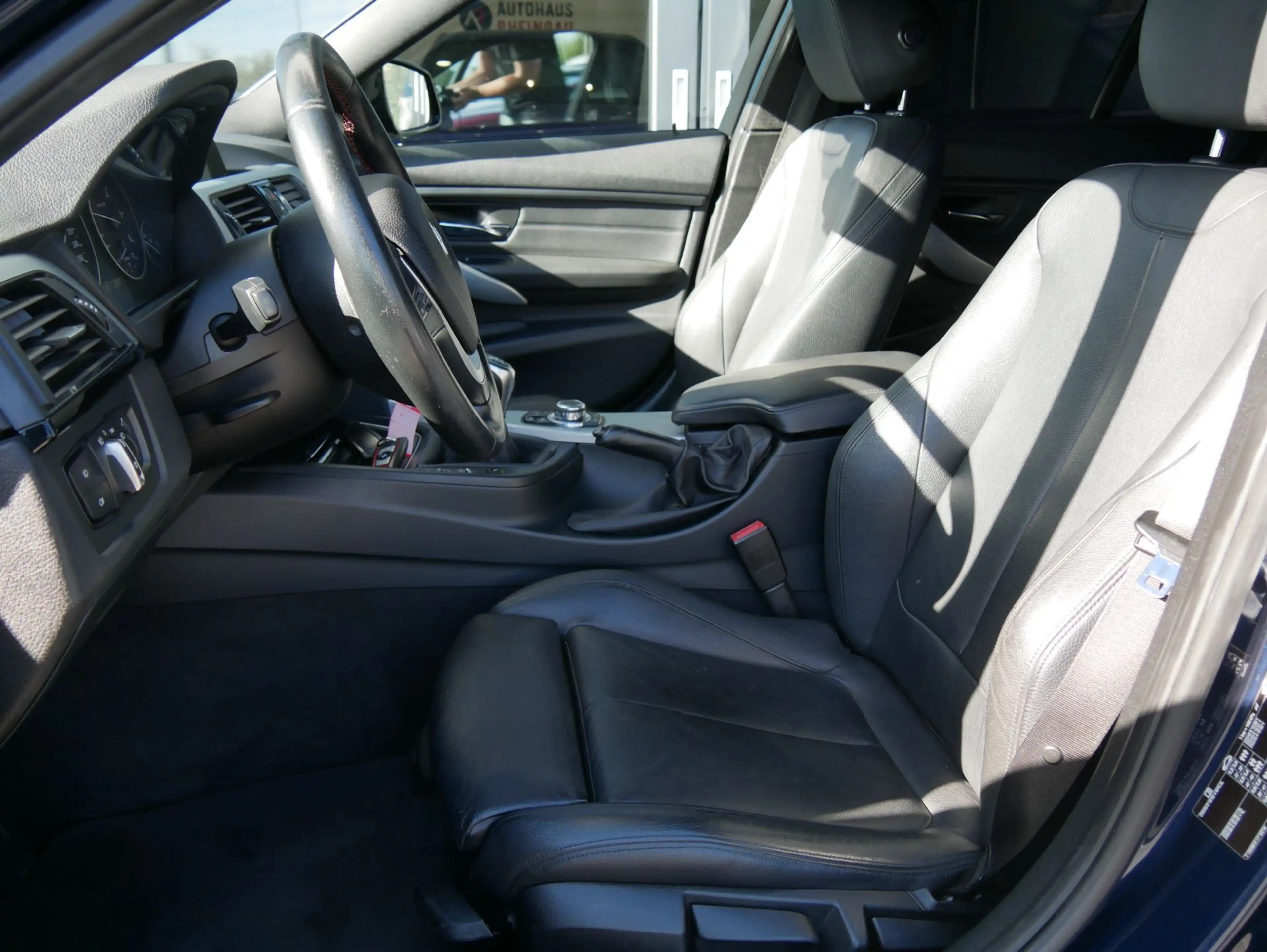 BMW 325 325 d Touring PANO*PDC*SHADOW — photo 8