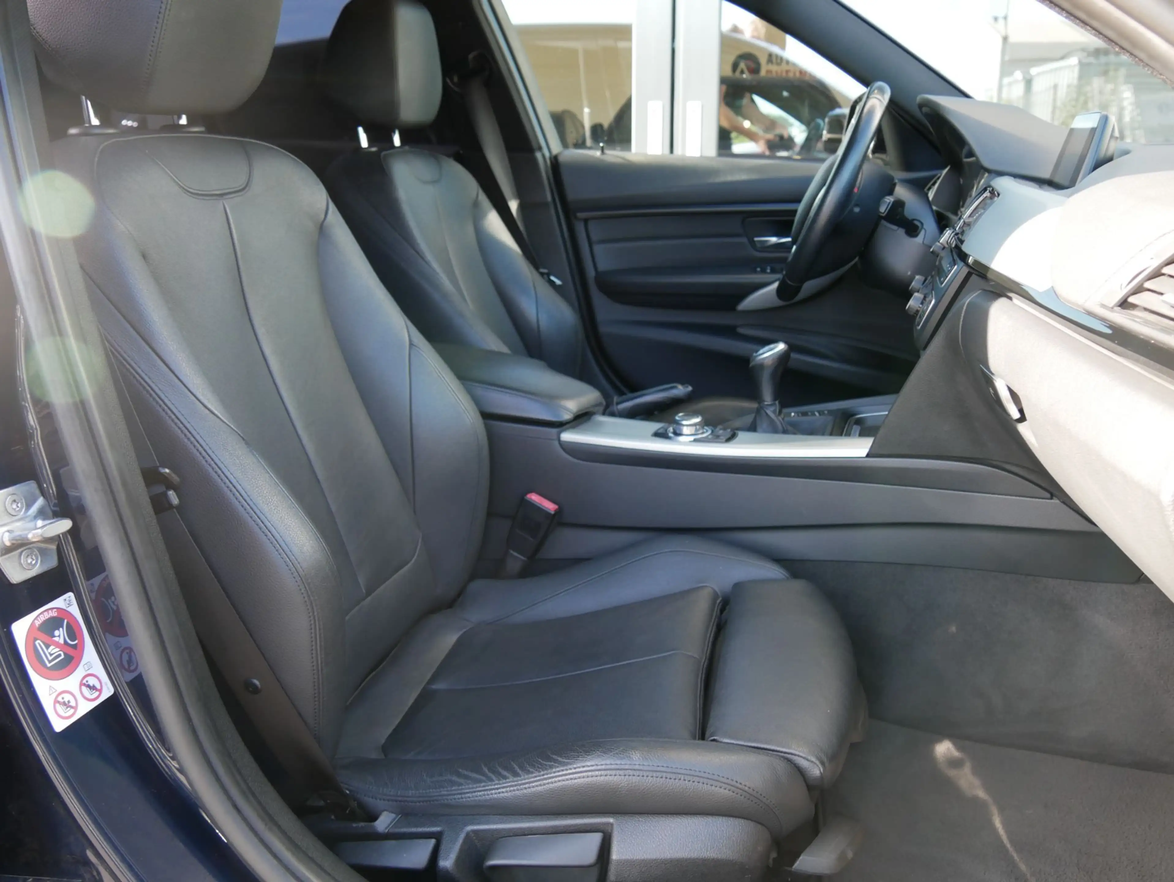 BMW 325 325 d Touring PANO*PDC*SHADOW — photo 11