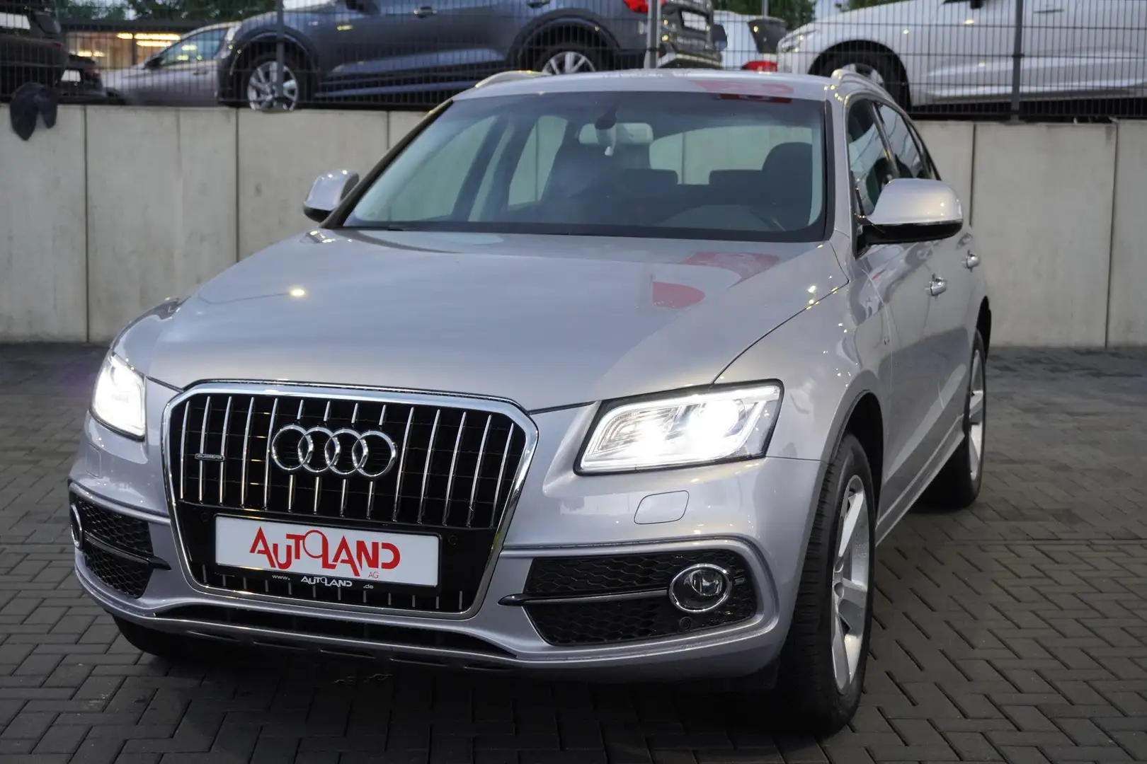 Audi Q5 2.0 TDI quattro S-Line Bi-Xenon Navi AHK PDC Silber - 2