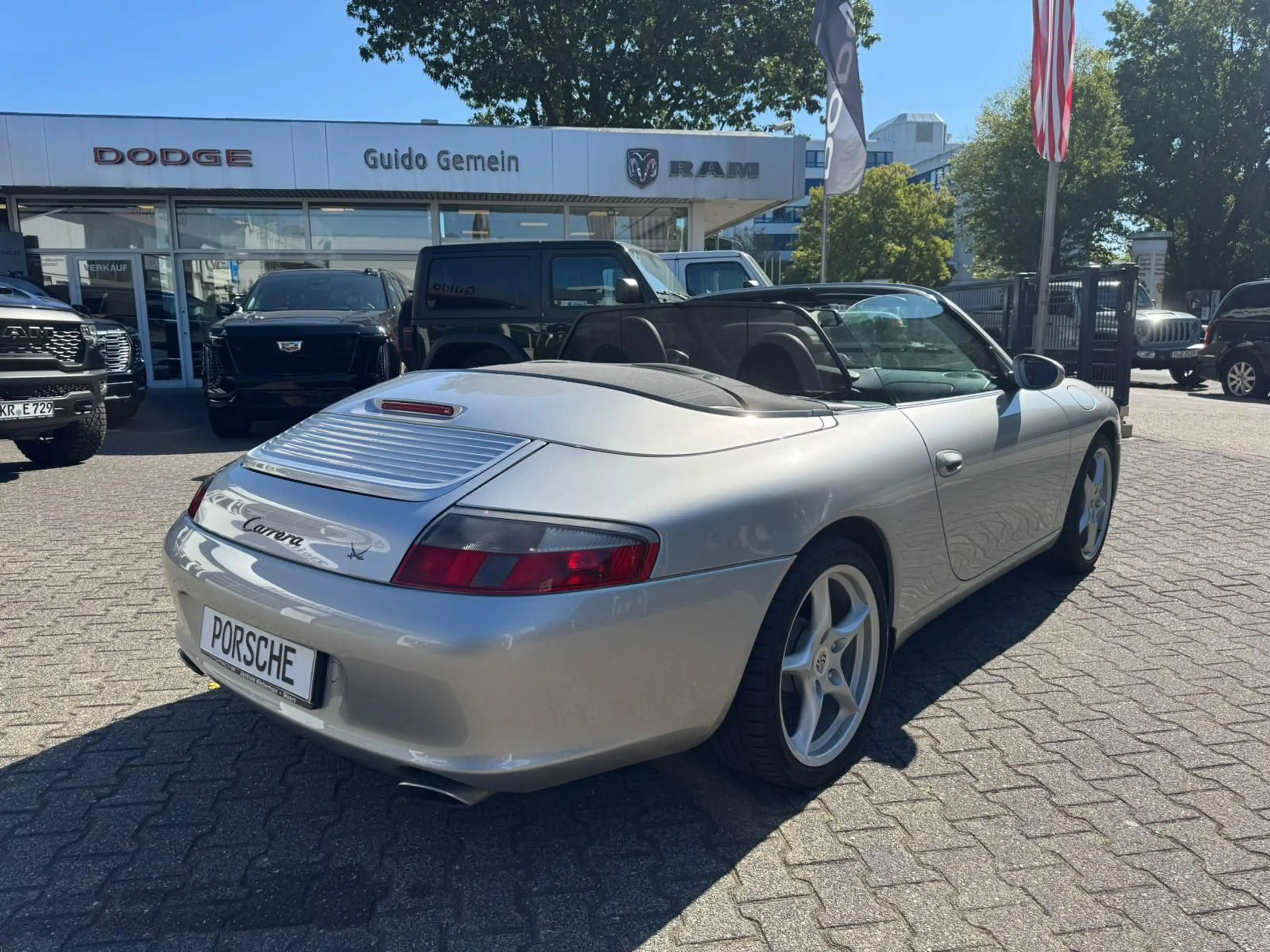 Porsche 911 Carrera Cabriolet — photo 2
