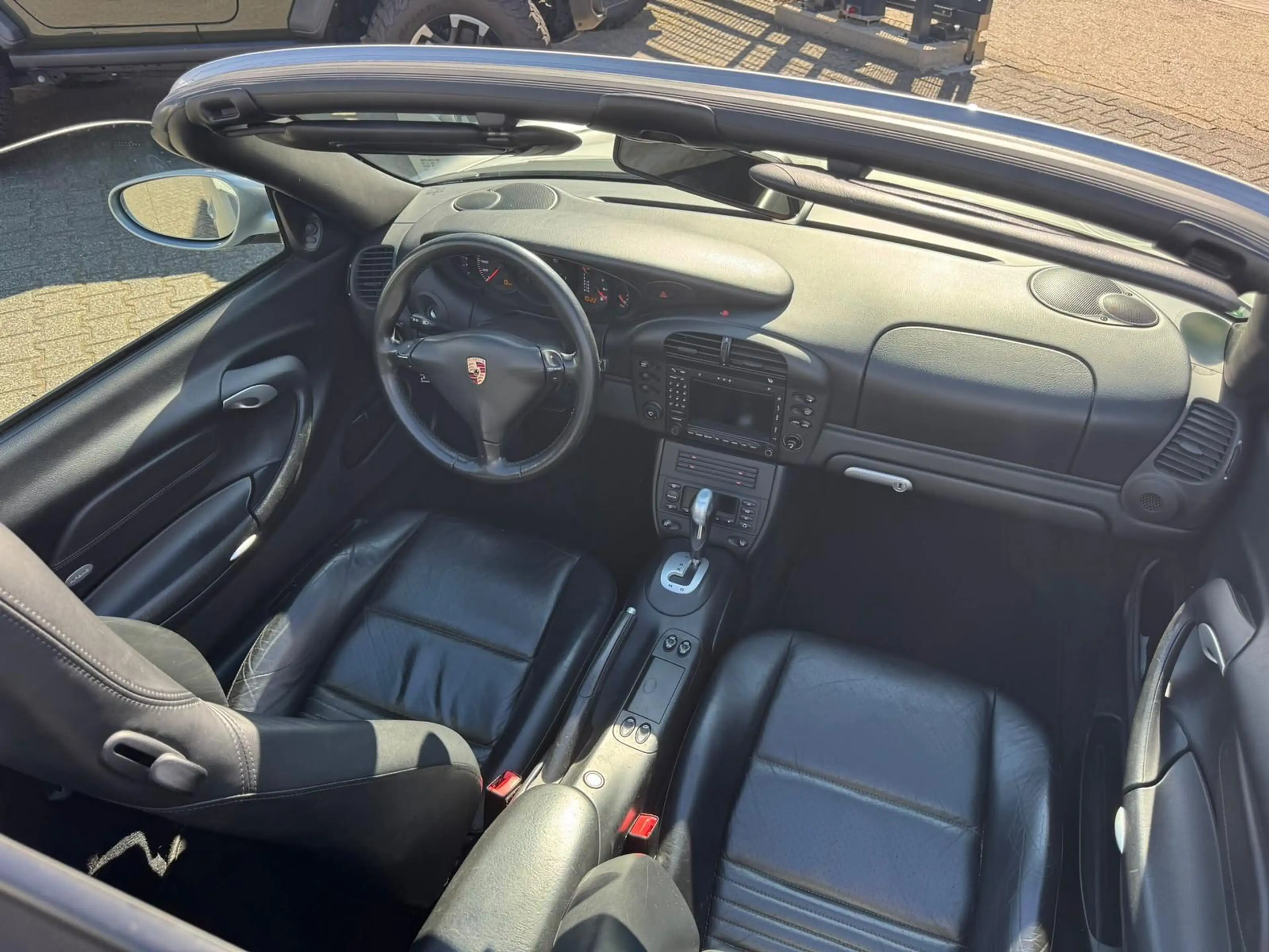 Porsche 911 Carrera Cabriolet — photo 13