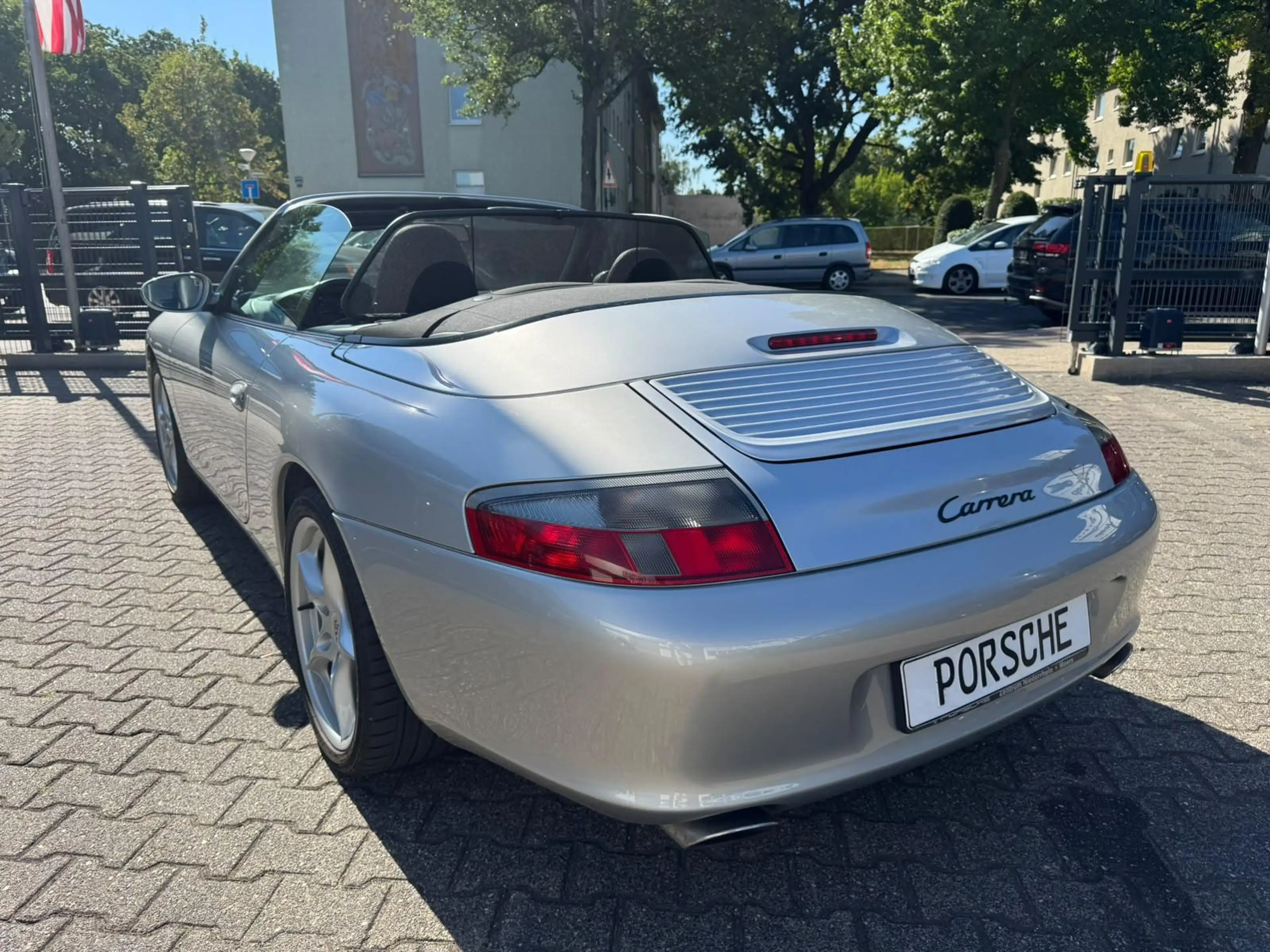 Porsche 911 Carrera Cabriolet — photo 6