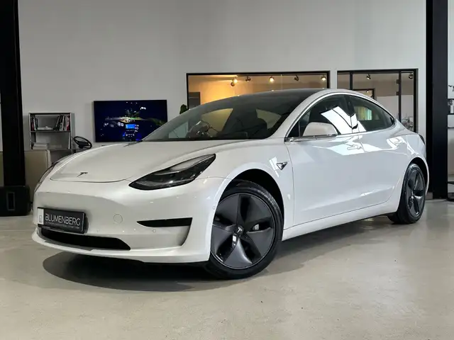 Tesla Model 3 Standard Range Plus RWD *Autopilot,ACC*