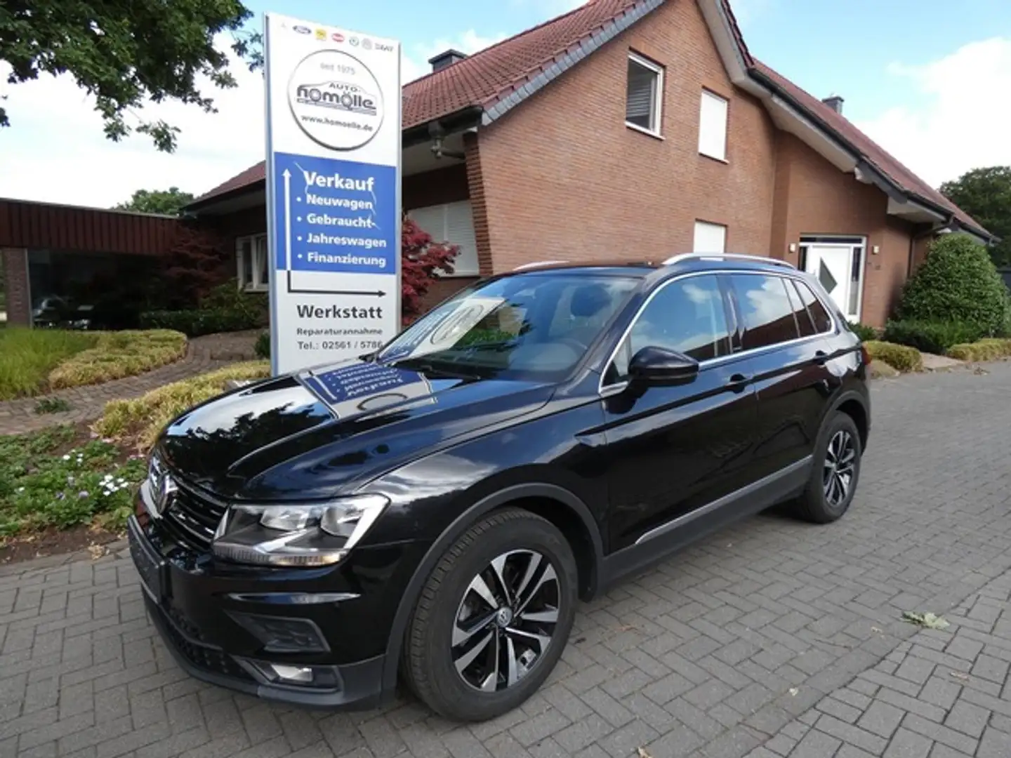 Volkswagen Tiguan 2.0 TDI "IQ-Drive" AHK ACC NAV LM PDC Zwart - 1