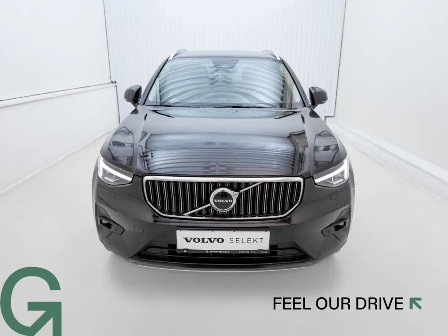 Volvo XC40 Plus, B3 Mild Hybrid, Benzin, Bright Schwarz - 2