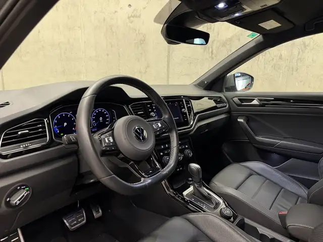 Volkswagen T-Roc view 11