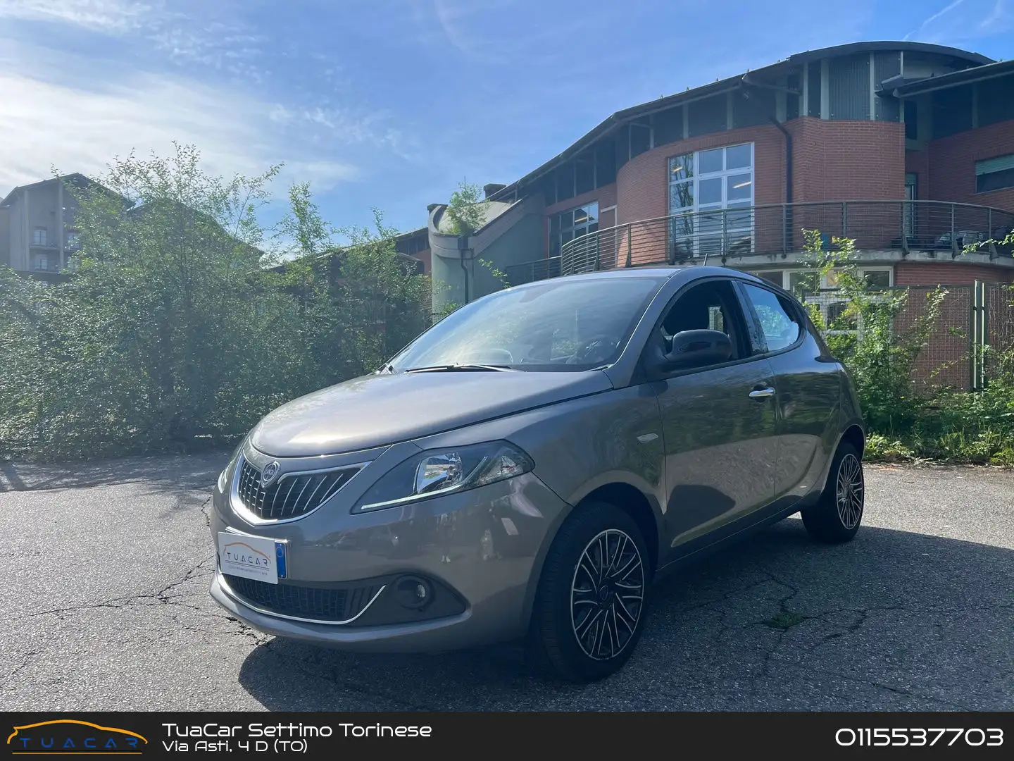 Lancia Ypsilon Gold 1.0 FireFly MHEV Grau - 1