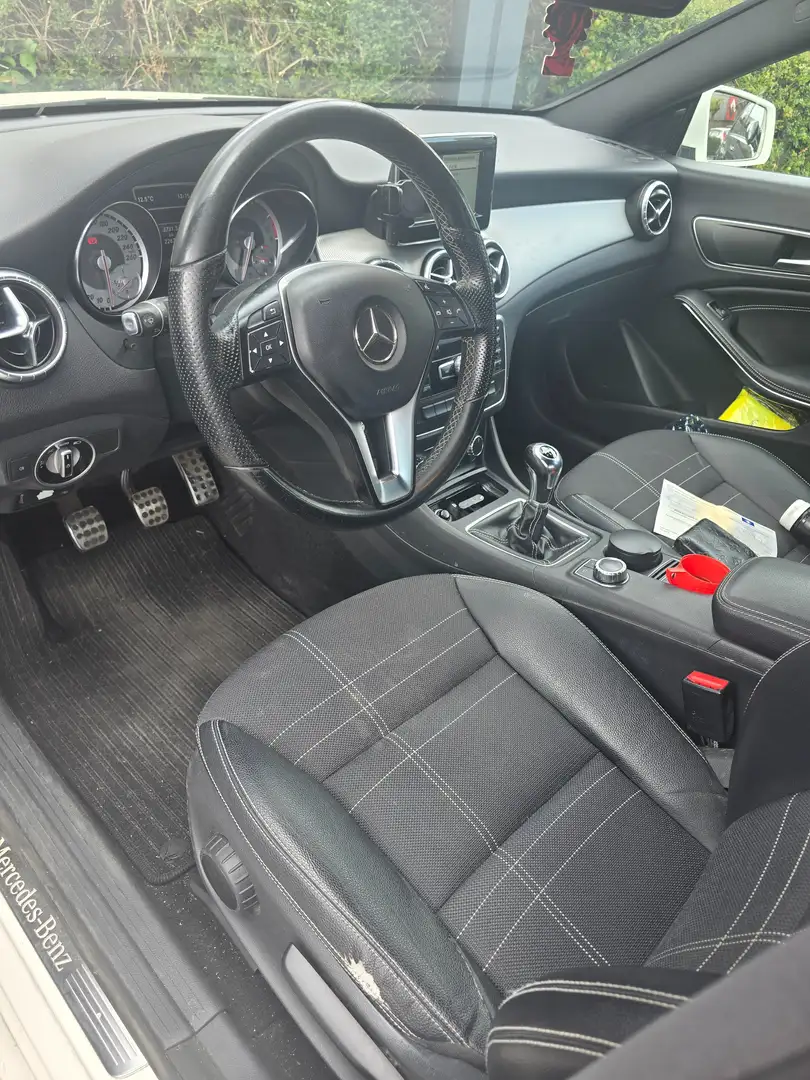 Mercedes-Benz CLA 180 CLA 180 BE Edition Белый - 2