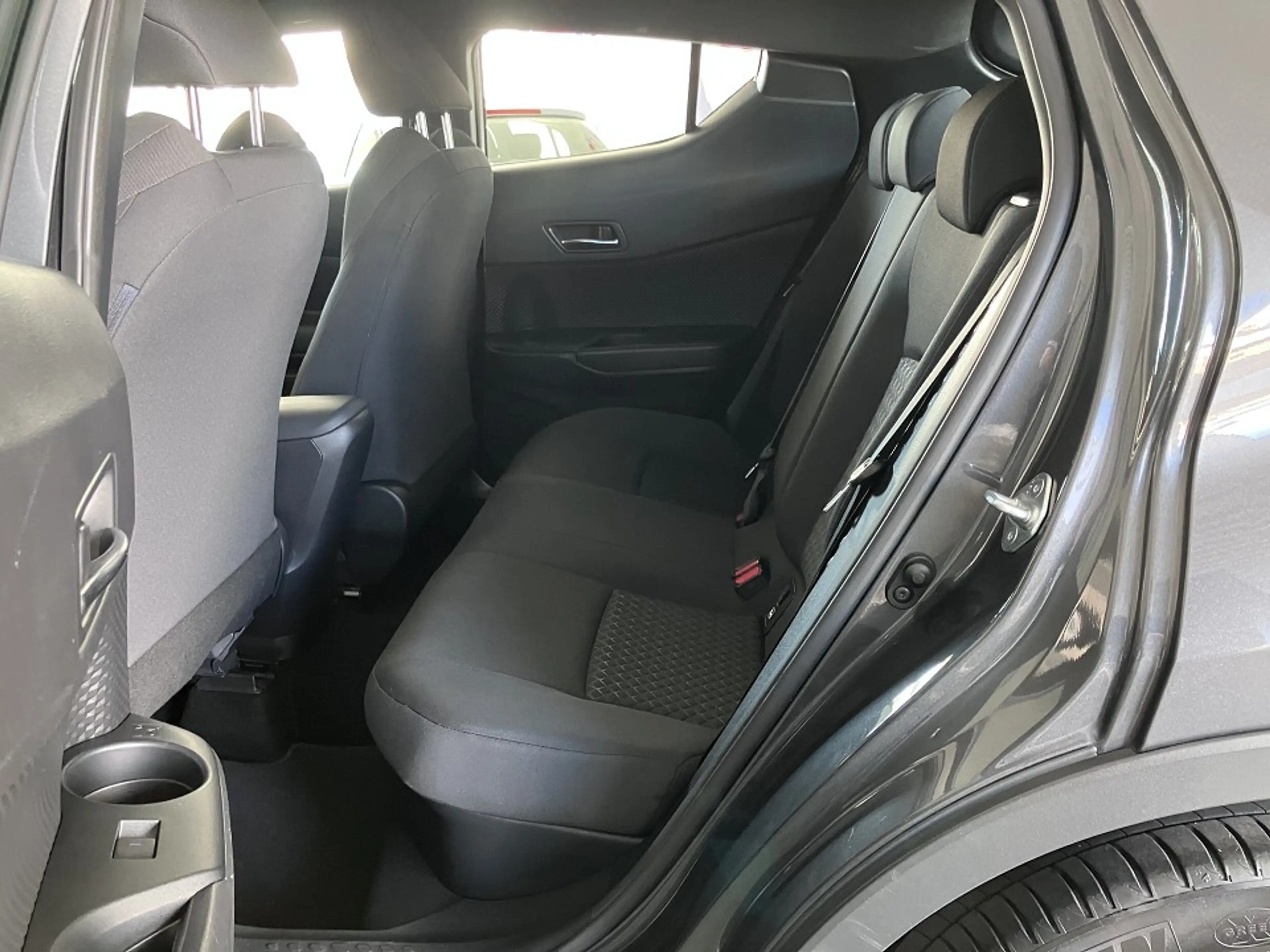 Toyota C-HR 1.8 Hybrid Flow - LED/ Kamera/ Sitzh. — photo 7