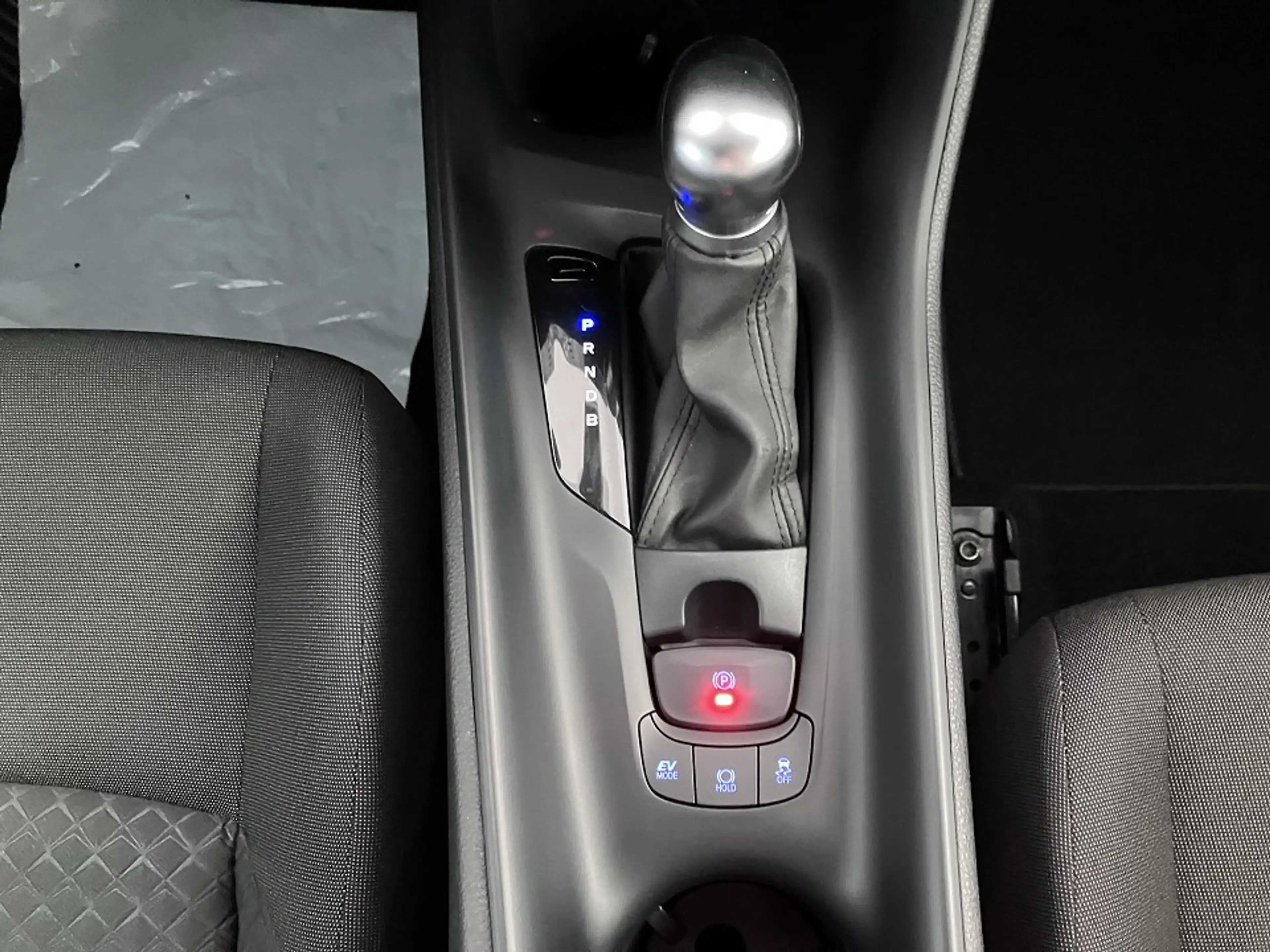 Toyota C-HR 1.8 Hybrid Flow - LED/ Kamera/ Sitzh. — photo 9