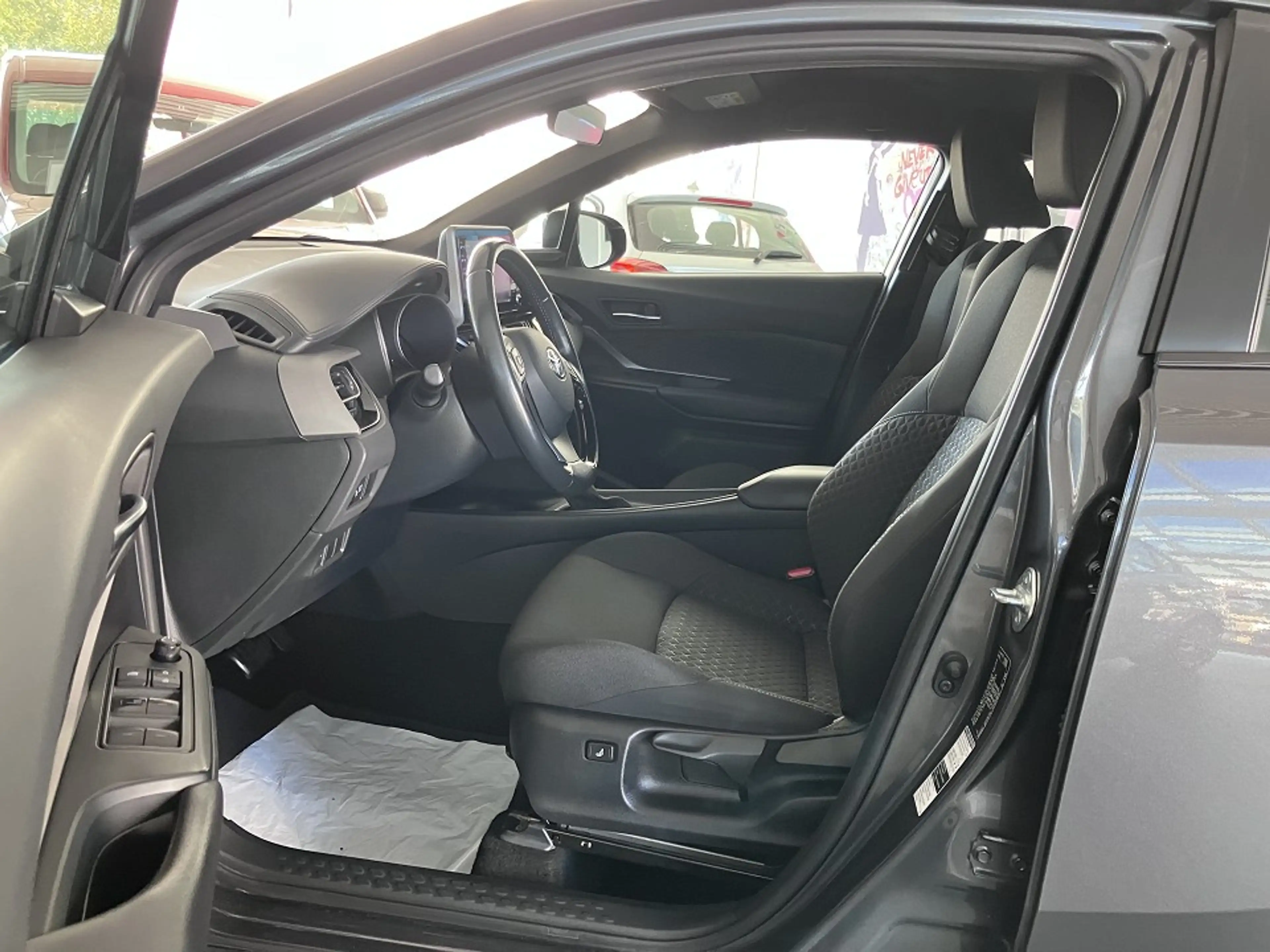 Toyota C-HR 1.8 Hybrid Flow - LED/ Kamera/ Sitzh. — photo 6