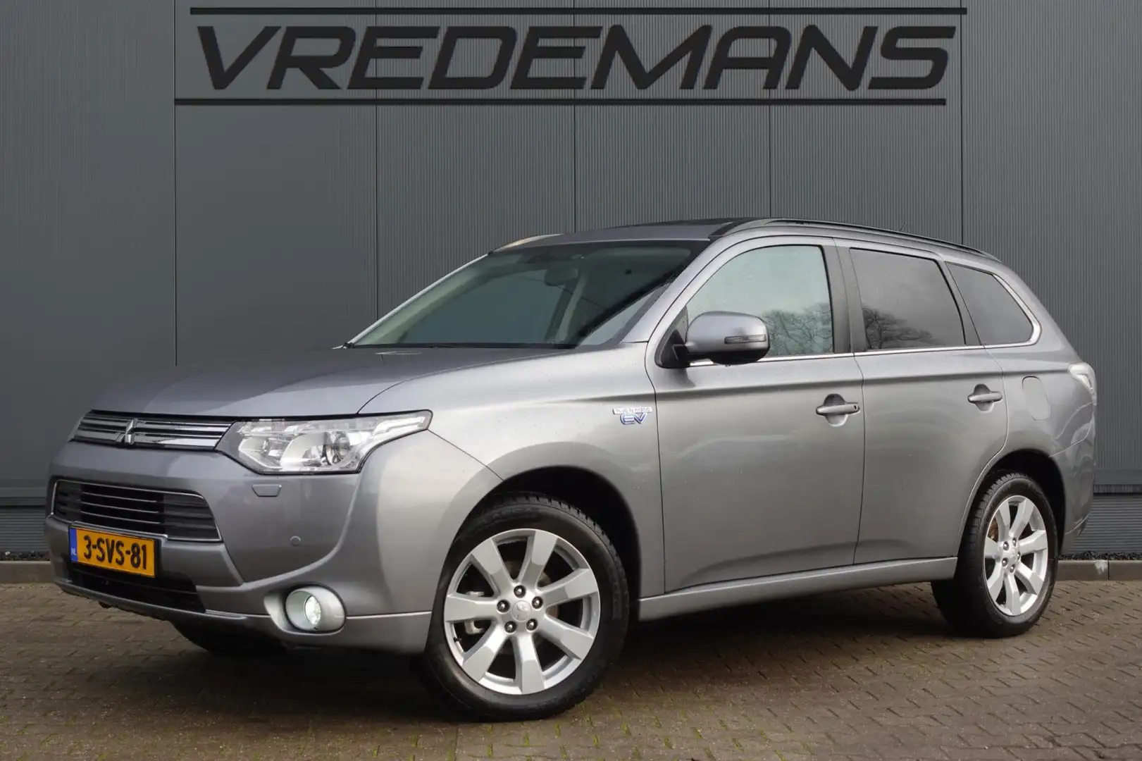 Mitsubishi Outlander 2.0 PHEV Instyle AWD-4X4 / LEDER / NAVI Gris - 1