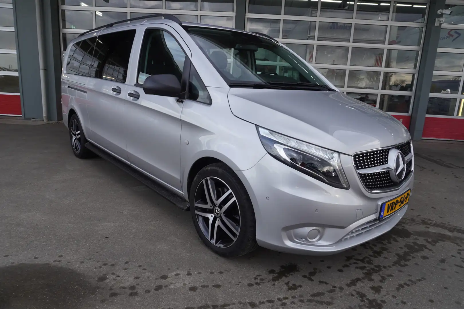 Mercedes-Benz Vito 124 CDI 237PK Extra Lang Tourer Select Dubbelcabin Gris - 2