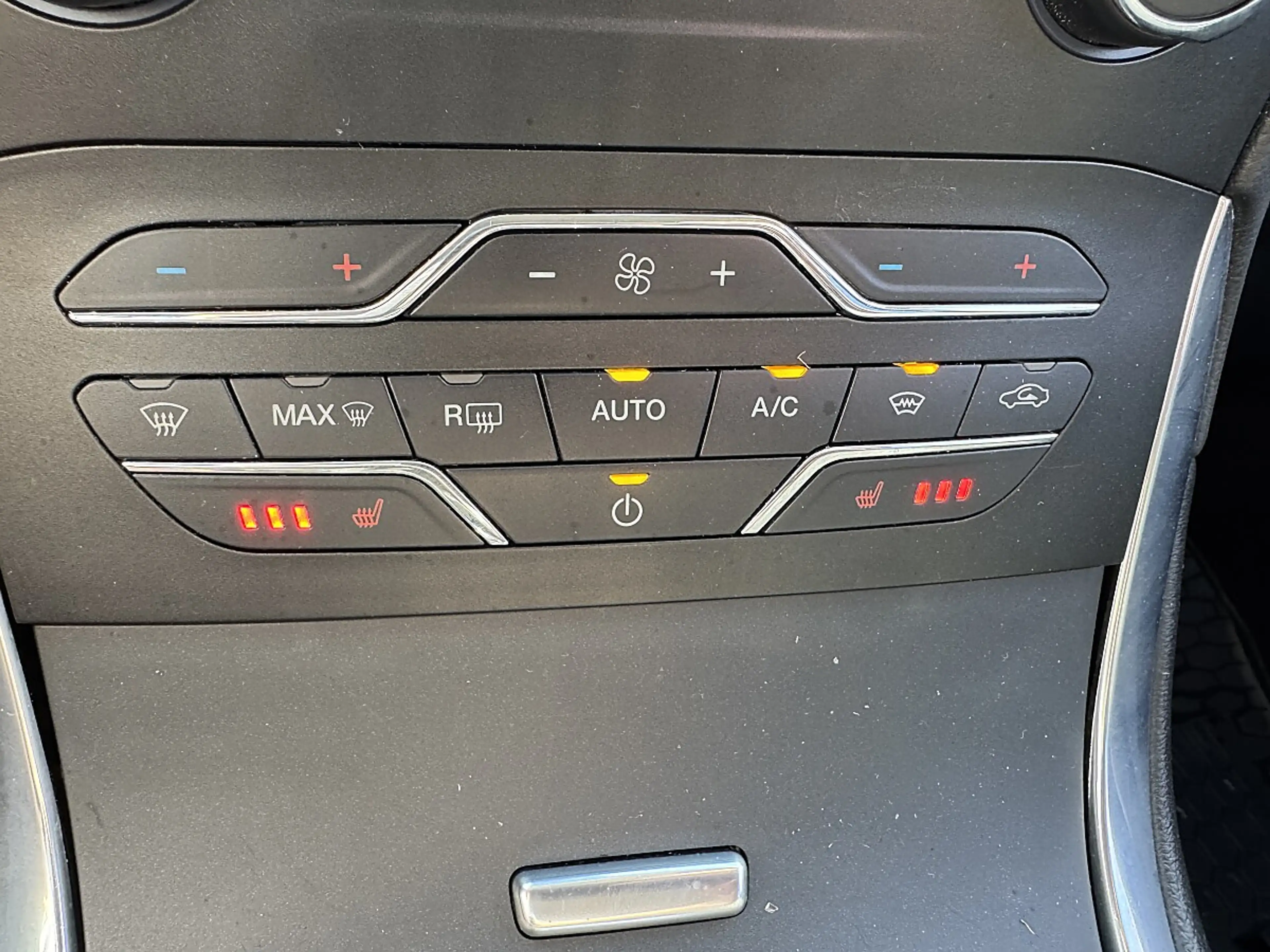 Ford Galaxy 2,0 EcoBlue SCR Aut.*LED* — photo 14