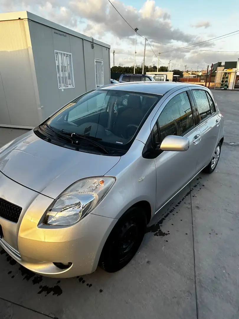 Toyota Yaris 5p 1.3 benzina - 2