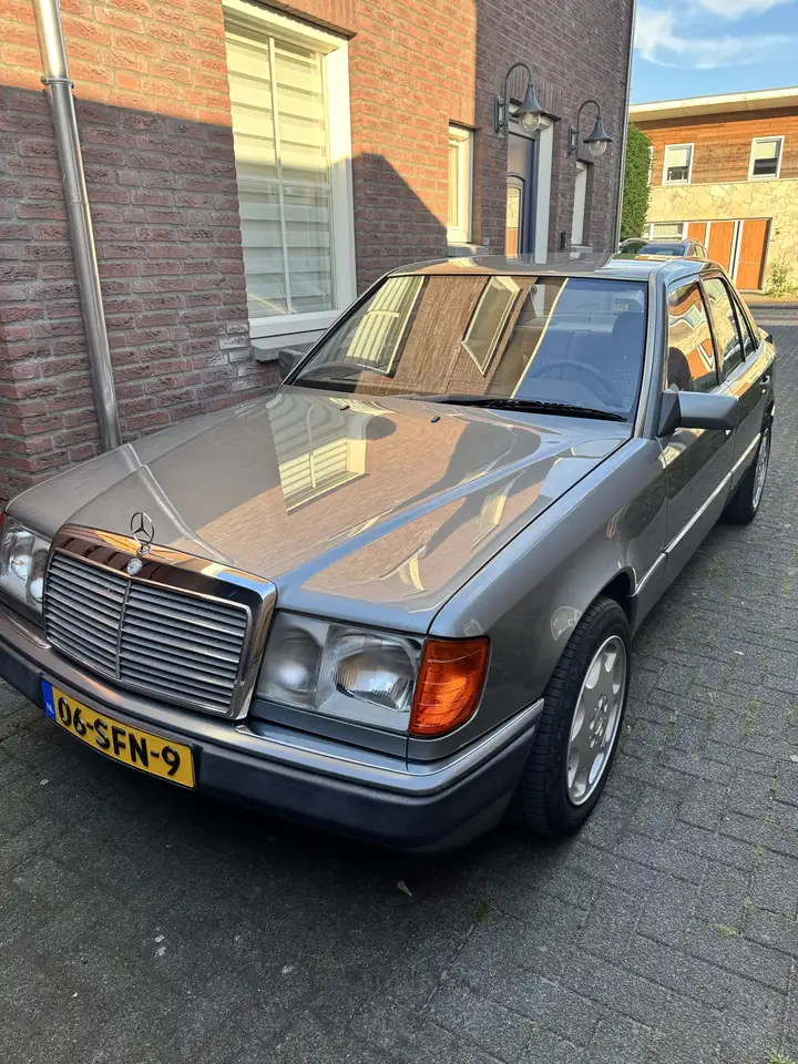 Mercedes-Benz E 320