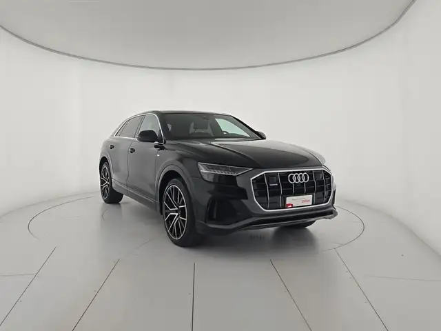 Audi Q8 view 6