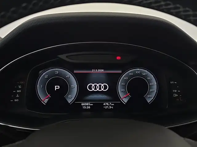 Audi Q8 view 15