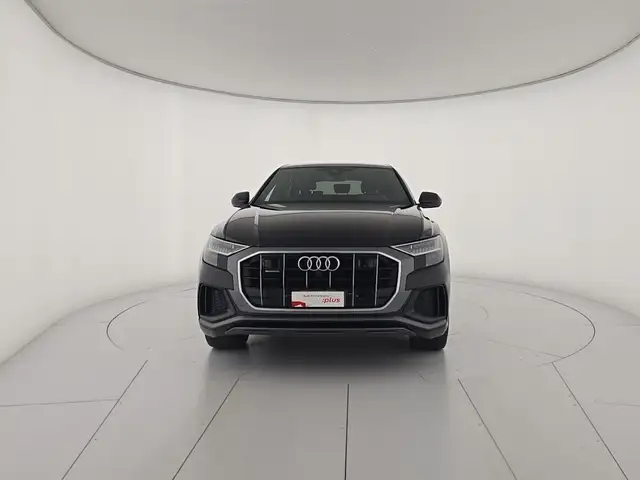 Audi Q8 view 7