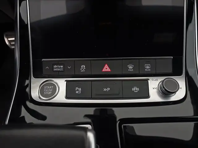 Audi Q8 view 14