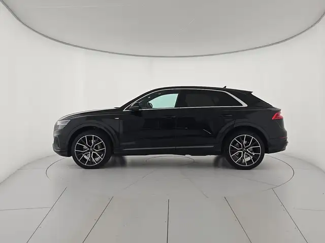 Audi Q8 view 2