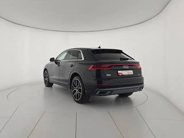 Audi Q8 view 3