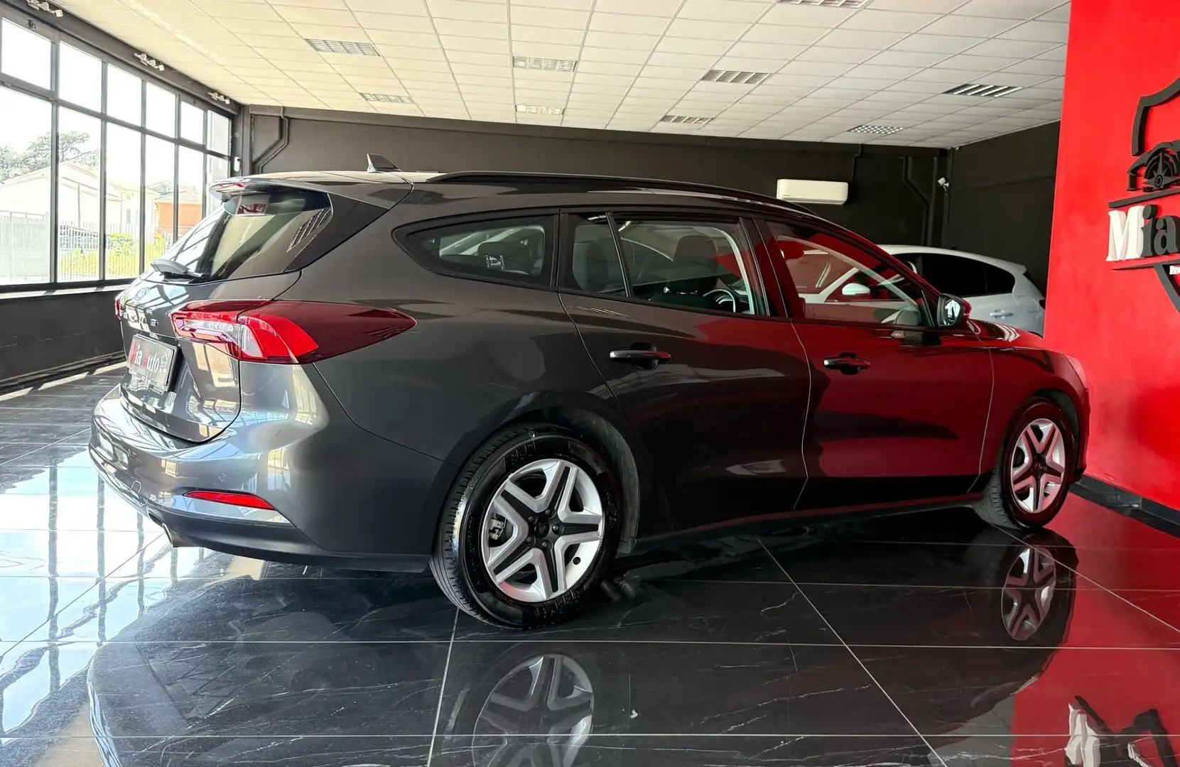 Ford Focus 1.5 EcoBlue 120 CV automatico SW Business Grigio - 2