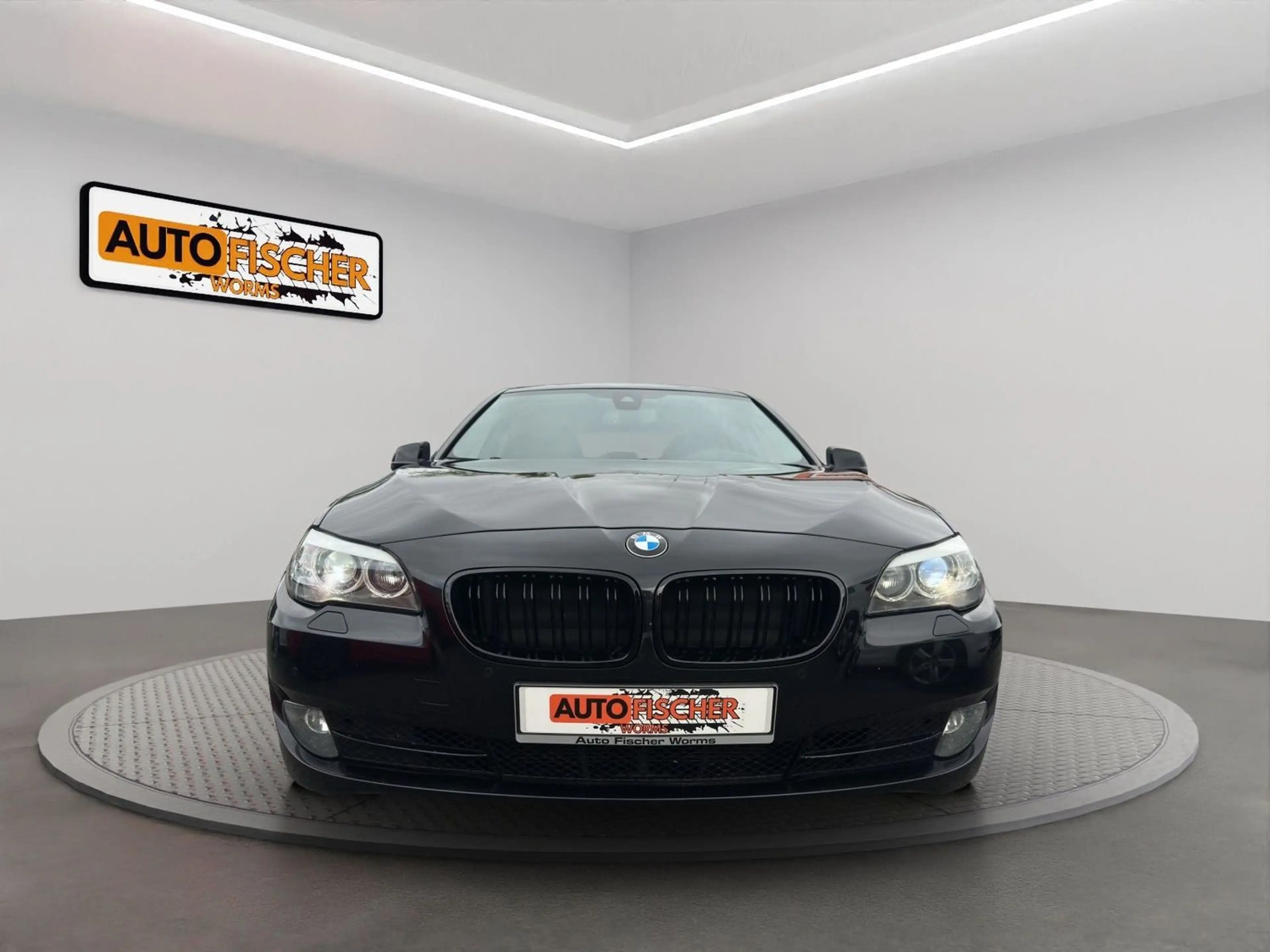 BMW 530 d xDrive — photo 2