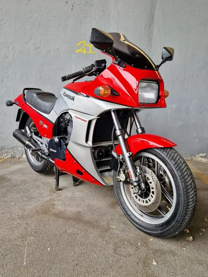 Kawasaki GPZ 900 R crvena - 2