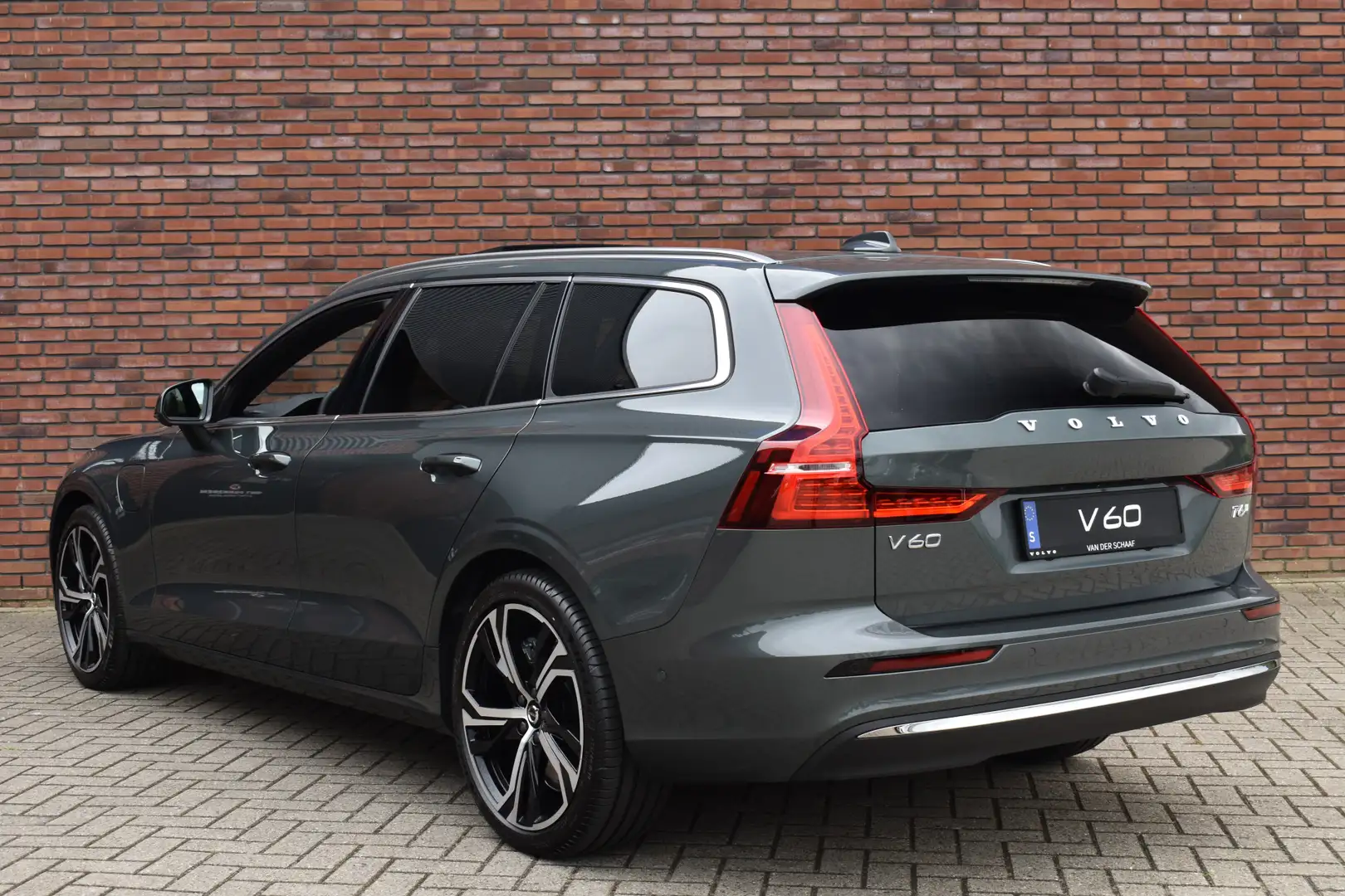Volvo V60 T6 350PK Plug-in hybrid AWD Ultra Bright | Lounge Groen - 2