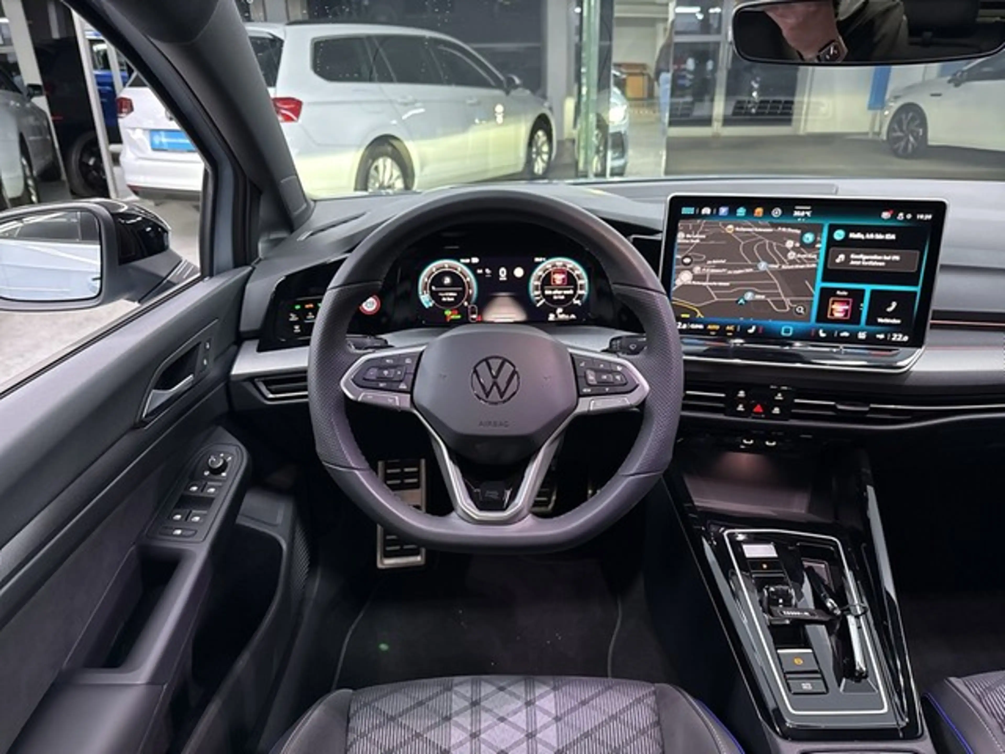 Volkswagen Golf R -Line 1.5 eTSI DSG LED Matrix+NAVI+HUD+ACC — photo 11