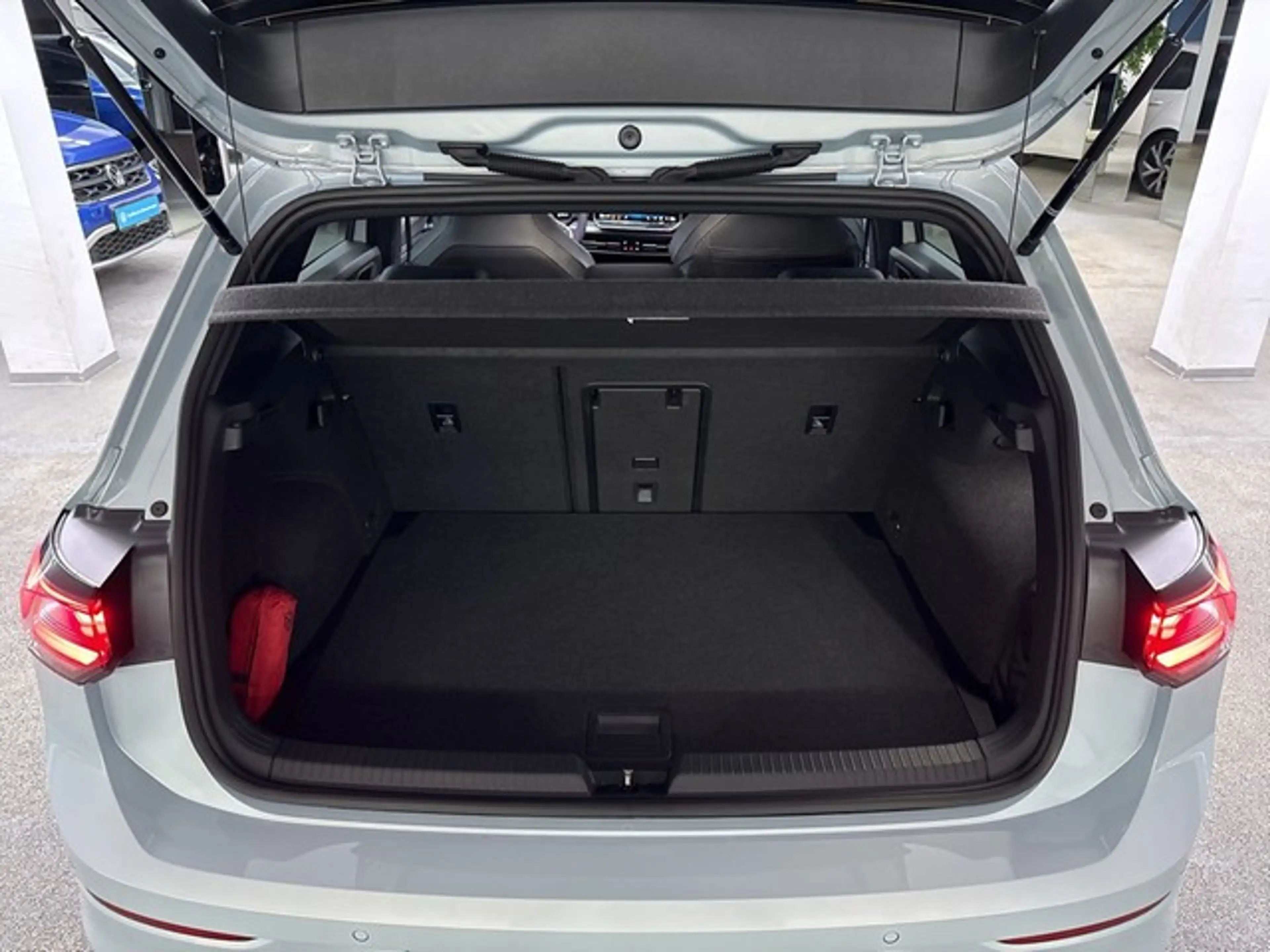Volkswagen Golf R -Line 1.5 eTSI DSG LED Matrix+NAVI+HUD+ACC — photo 8