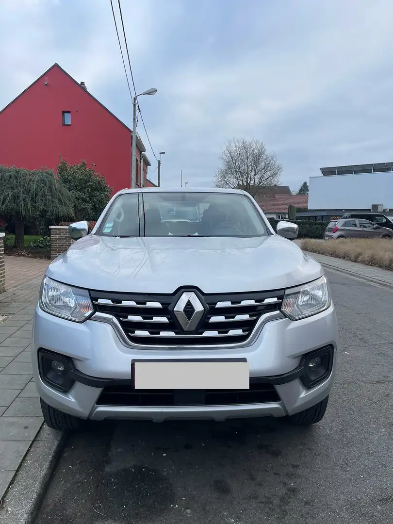 Renault Alaskan - 1