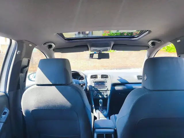 Volkswagen Golf view 11