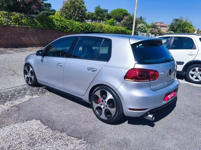 Volkswagen Golf view 4