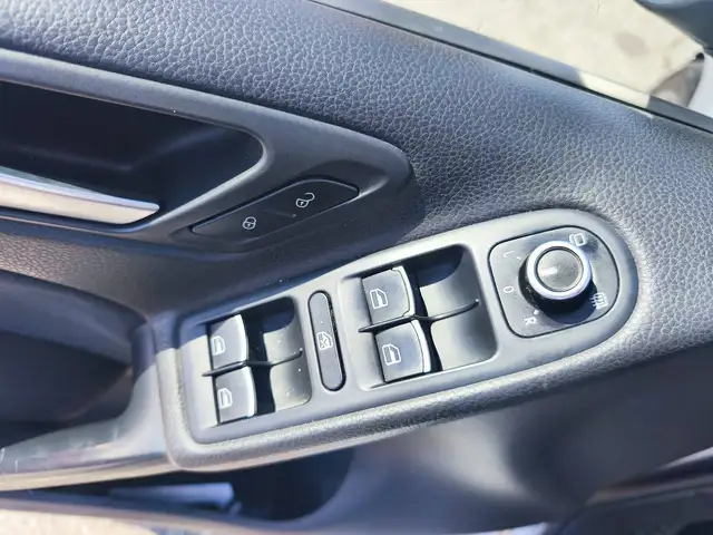 Volkswagen Golf view 20