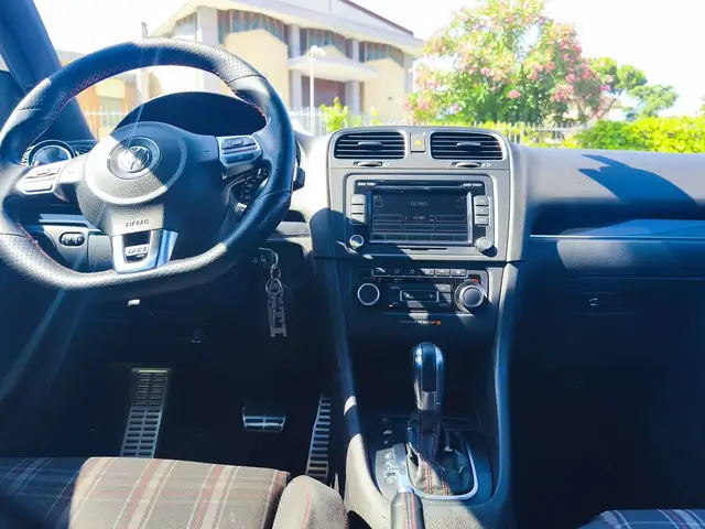 Volkswagen Golf view 13